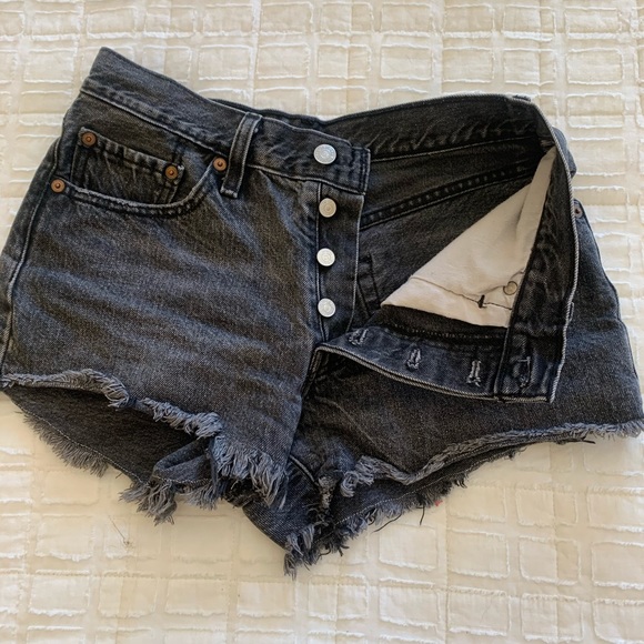 LEVIS 501 Shorts - Picture 2 of 4